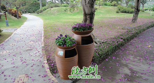  園林景區環保的選擇，玻璃鋼帶花盆垃圾桶