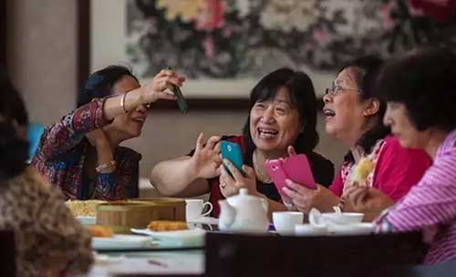 書報亭、早餐車，甚至垃圾桶都有二維碼“身份證”了。